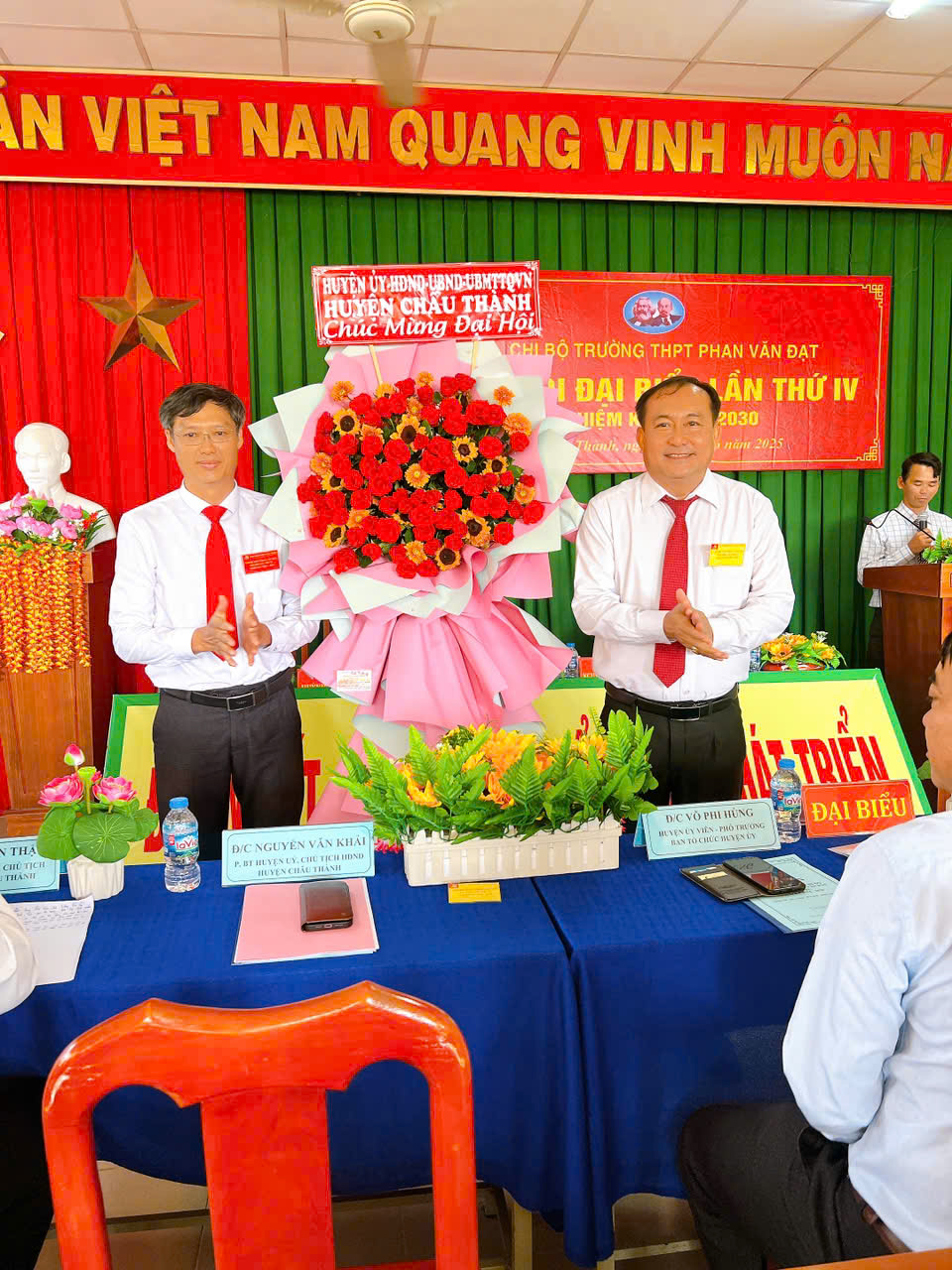 ĐẠI HỘI ĐẢNG VIÊN CHI BỘ TRƯỜNG THPT PHAN VĂN ĐẠT LẦN THỨ IV, NHIỆM KÌ 2025 - 2030